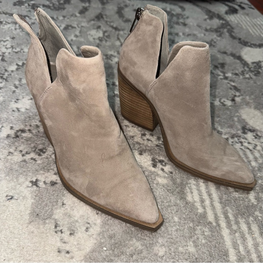 Vince Camuto Woman's Gigietta Suede Bootie